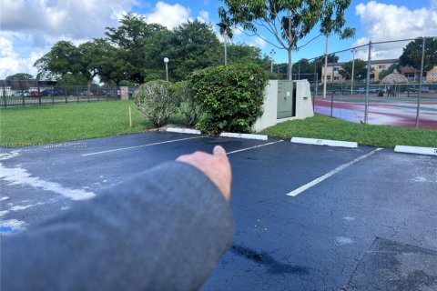 Copropriété à vendre à Miami, Floride: 2 chambres, 111.48 m2 № 2022922 - photo 25