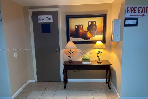 Copropriété à vendre à Miami, Floride: 2 chambres, 111.48 m2 № 2022922 - photo 2