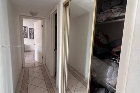 Copropriété à vendre à Miami, Floride: 2 chambres, 111.48 m2 № 2022922 - photo 10