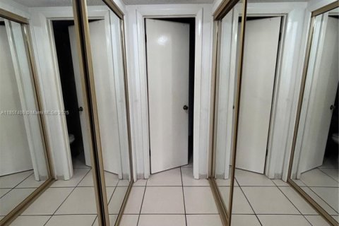 Copropriété à vendre à Miami, Floride: 2 chambres, 111.48 m2 № 2022922 - photo 15