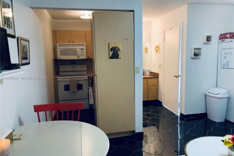 Снять в аренду коммерческую недвижимость в Майами, Флорида 1 спальня, № 2192593 - фото 4