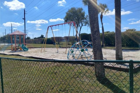 Touwnhouse à vendre à Miami, Floride: 3 chambres, 106.28 m2 № 1998142 - photo 30