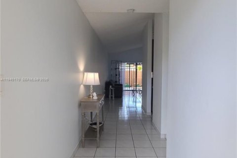 Touwnhouse à vendre à Miami, Floride: 3 chambres, 106.28 m2 № 1998142 - photo 15