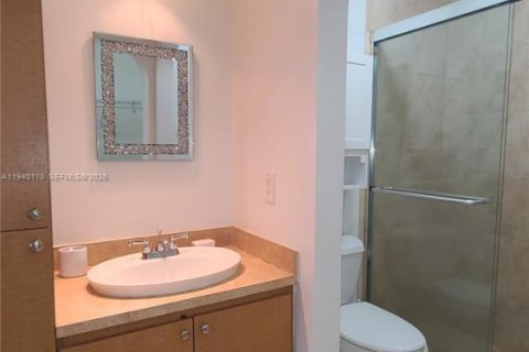 Touwnhouse à vendre à Miami, Floride: 3 chambres, 106.28 m2 № 1998142 - photo 13