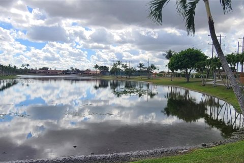 Touwnhouse à vendre à Miami, Floride: 3 chambres, 106.28 m2 № 1998142 - photo 28