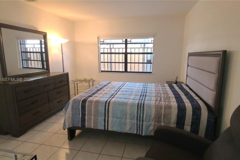 Touwnhouse à vendre à Miami, Floride: 3 chambres, 106.28 m2 № 1998142 - photo 11