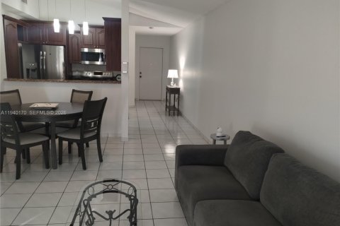 Touwnhouse à vendre à Miami, Floride: 3 chambres, 106.28 m2 № 1998142 - photo 7