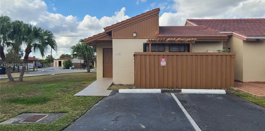 Touwnhouse à Miami, Floride 3 chambres, 106.28 m2 № 1998142