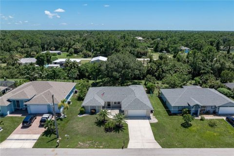 Villa ou maison à vendre à Punta Gorda, Floride: 3 chambres, 165.27 m2 № 2344965 - photo 2