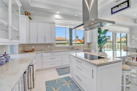 House in Marco Island, Florida 4 bedrooms № 1781914 - photo 13