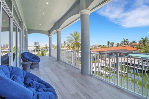 House in Marco Island, Florida 4 bedrooms № 1781914 - photo 30