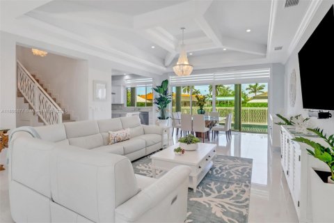 House in Marco Island, Florida 4 bedrooms № 1781914 - photo 5