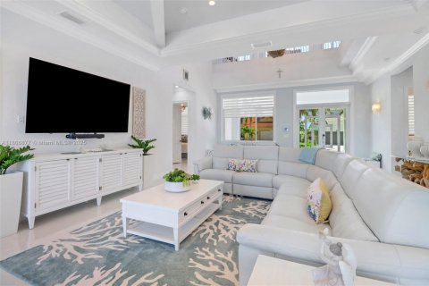 House in Marco Island, Florida 4 bedrooms № 1781914 - photo 8