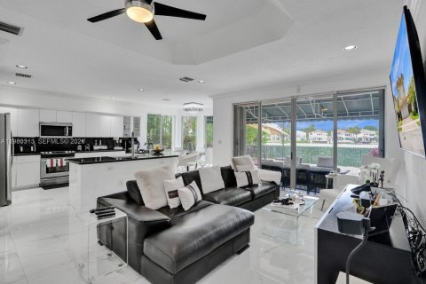 House in Doral, Florida 5 bedrooms, 283.54 sq.m. № 2044291 - photo 18