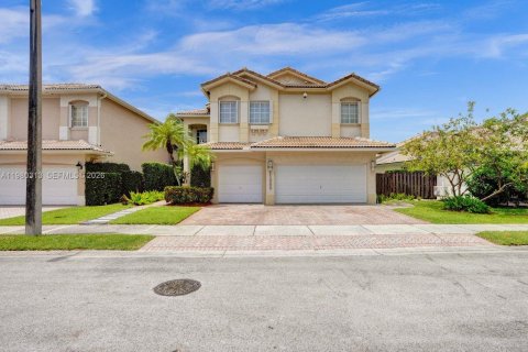 House in Doral, Florida 5 bedrooms, 283.54 sq.m. № 2044291 - photo 6