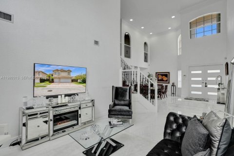 House in Doral, Florida 5 bedrooms, 283.54 sq.m. № 2044291 - photo 16