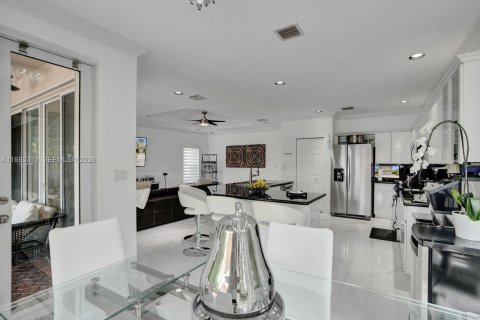House in Doral, Florida 5 bedrooms, 283.54 sq.m. № 2044291 - photo 26