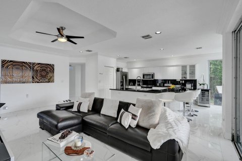 House in Doral, Florida 5 bedrooms, 283.54 sq.m. № 2044291 - photo 19