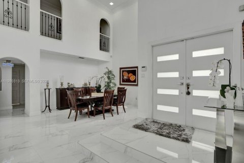 House in Doral, Florida 5 bedrooms, 283.54 sq.m. № 2044291 - photo 7