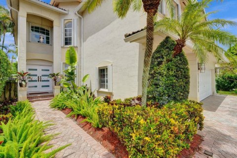 House in Doral, Florida 5 bedrooms, 283.54 sq.m. № 2044291 - photo 2
