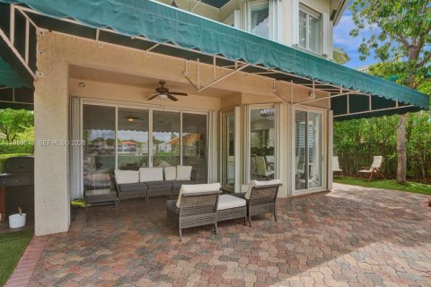 House in Doral, Florida 5 bedrooms, 283.54 sq.m. № 2044291 - photo 30