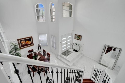 House in Doral, Florida 5 bedrooms, 283.54 sq.m. № 2044291 - photo 14