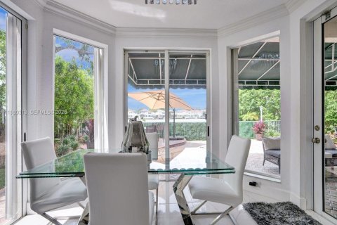 House in Doral, Florida 5 bedrooms, 283.54 sq.m. № 2044291 - photo 27