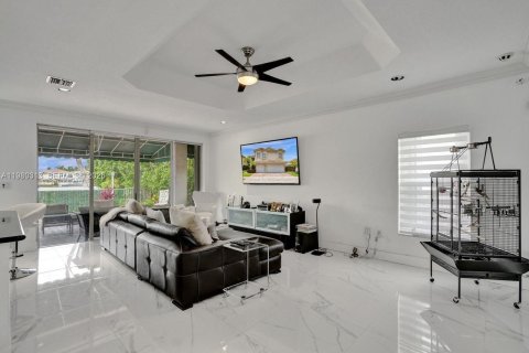 House in Doral, Florida 5 bedrooms, 283.54 sq.m. № 2044291 - photo 17