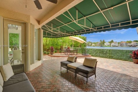 House in Doral, Florida 5 bedrooms, 283.54 sq.m. № 2044291 - photo 29