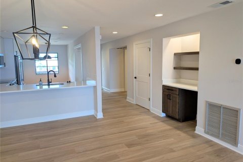 Condo in Cortez, Florida, 3 bedrooms  № 2304483 - photo 9