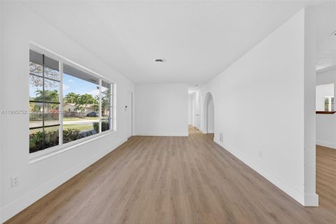 Casa en venta en Miami, Florida, 3 dormitorios, 145.21 m2 № 2063040 - foto 11
