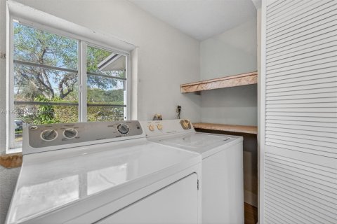 Casa en venta en Miami, Florida, 3 dormitorios, 145.21 m2 № 2063040 - foto 22