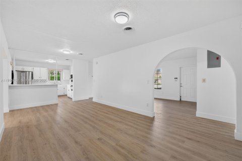 Casa en venta en Miami, Florida, 3 dormitorios, 145.21 m2 № 2063040 - foto 15