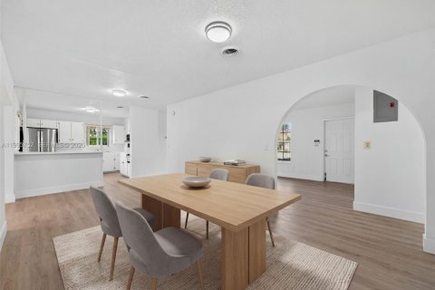 Casa en venta en Miami, Florida, 3 dormitorios, 145.21 m2 № 2063040 - foto 14