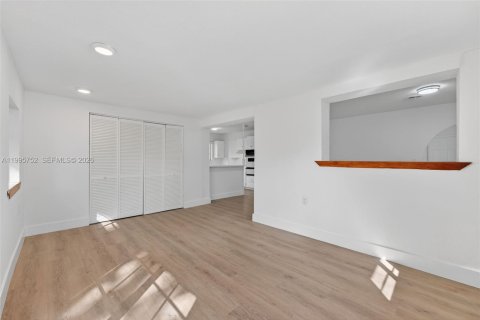 Casa en venta en Miami, Florida, 3 dormitorios, 145.21 m2 № 2063040 - foto 21