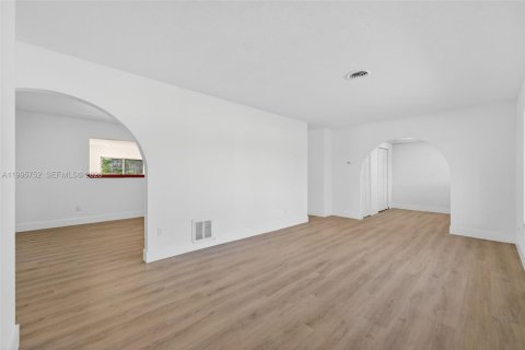 Casa en venta en Miami, Florida, 3 dormitorios, 145.21 m2 № 2063040 - foto 9
