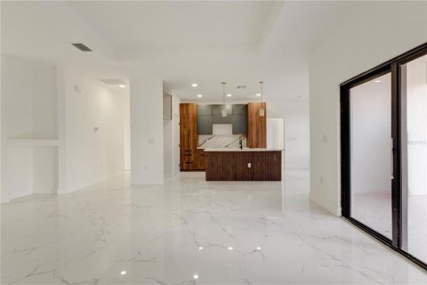 Casa en venta en Lehigh Acres, Florida, 4 dormitorios, 162.58 m2 № 2354507 - foto 6