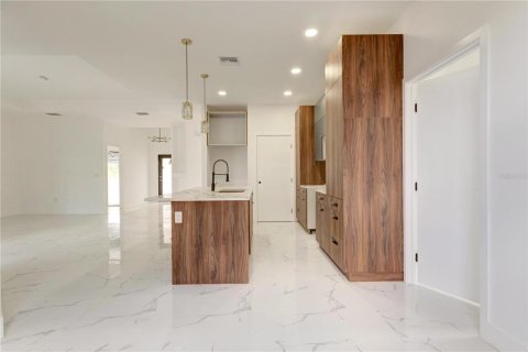 Casa en venta en Lehigh Acres, Florida, 4 dormitorios, 162.58 m2 № 2354507 - foto 9