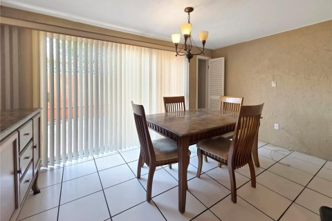 House in Englewood, Florida 4 bedrooms, 180.51 sq.m. № 1778584 - photo 20