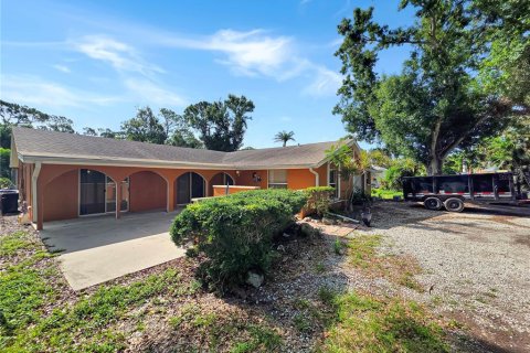 House in Englewood, Florida 4 bedrooms, 180.51 sq.m. № 1778584 - photo 8