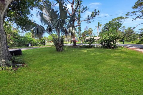 House in Englewood, Florida 4 bedrooms, 180.51 sq.m. № 1778584 - photo 7