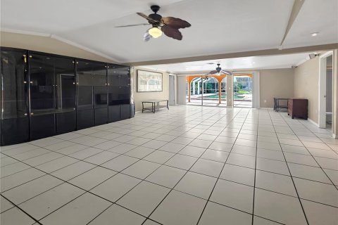House in Englewood, Florida 4 bedrooms, 180.51 sq.m. № 1778584 - photo 15