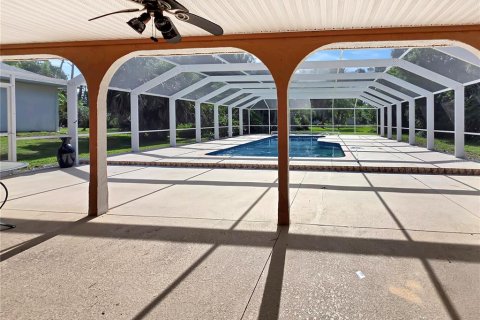 House in Englewood, Florida 4 bedrooms, 180.51 sq.m. № 1778584 - photo 4