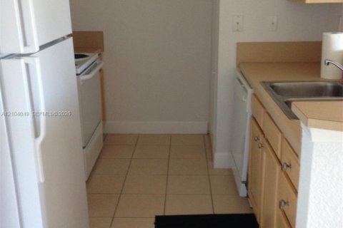 Copropriété à louer à South Miami, Floride: 1 chambre, 60.57 m2 № 2412910 - photo 14