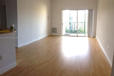 Copropriété à louer à South Miami, Floride: 1 chambre, 60.57 m2 № 2412910 - photo 7