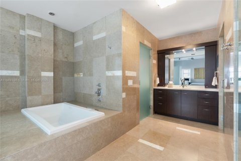Condominio en venta en Miami Beach, Florida, 2 dormitorios, 147.62 m2 № 1942120 - foto 10