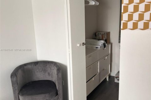 Снять в аренду квартиру в Майами-Бич, Флорида 2 спальни, 87.33м2, № 2003642 - фото 3