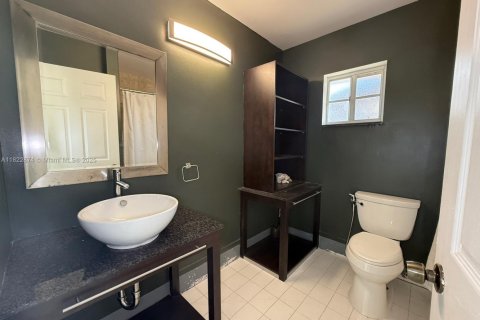 House in Miami, Florida 4 bedrooms, 140.38 sq.m. № 1787150 - photo 14