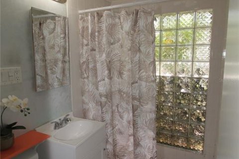 House in Sarasota, Florida 3 bedrooms, 102.38 sq.m. № 1904357 - photo 14
