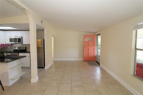 House in Sarasota, Florida 3 bedrooms, 102.38 sq.m. № 1904357 - photo 5